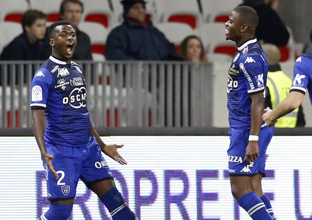 Jogadores do Bastia comemoram gol da equipe (Foto: VALERY HACHE/AFP)