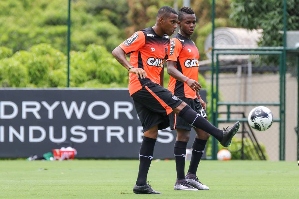 Robinho e Cazares atuarão junto no Galo pela primeira vez neste sábado (Bruno Cantini/CAM)