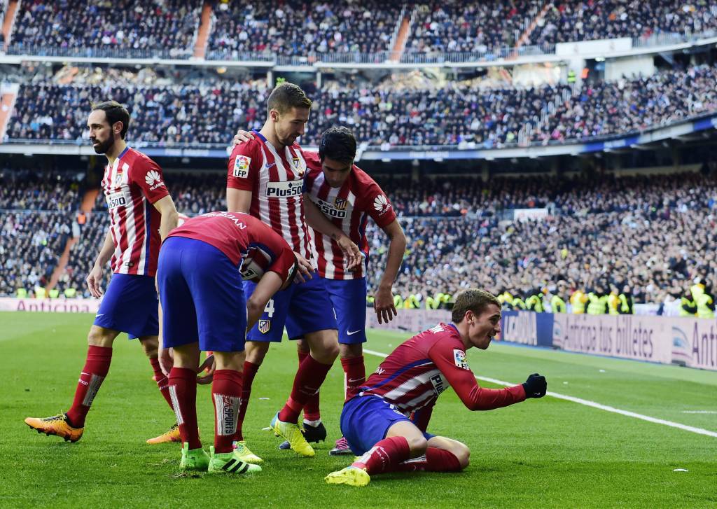 Após vitória o clássico madrilenho, o Atlético quer manter o embalo contra a Real Sociedad (Foto: Pierre-Philippe Marcou/ AFP)