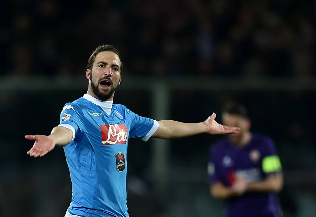 Suspenso, Higuaín não irá encarar o Bologna (Foto: Alberto Pizzoli/AFP) 