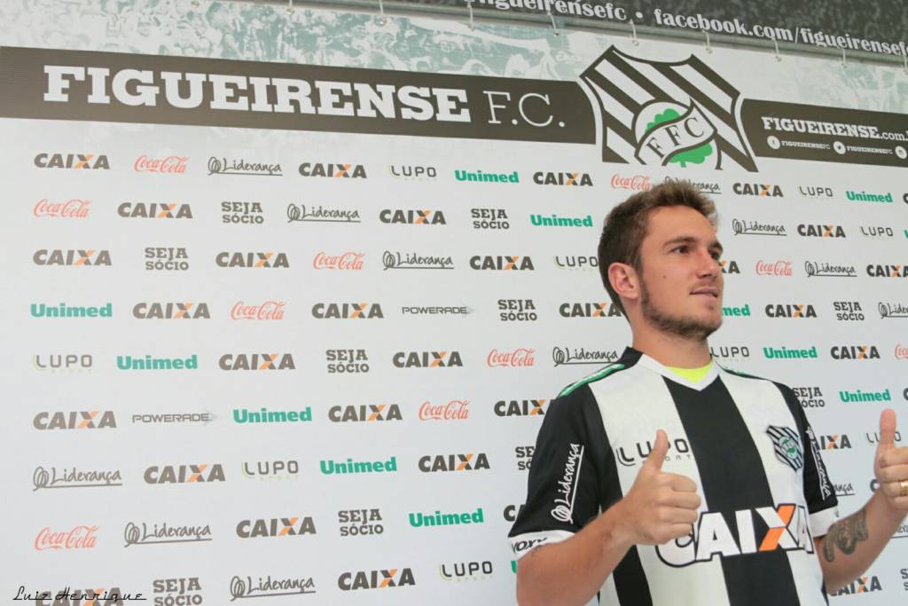Bady foi apresentado nesta segunda-feira pelo Figueirense (Foto: Divulgação/FFC)