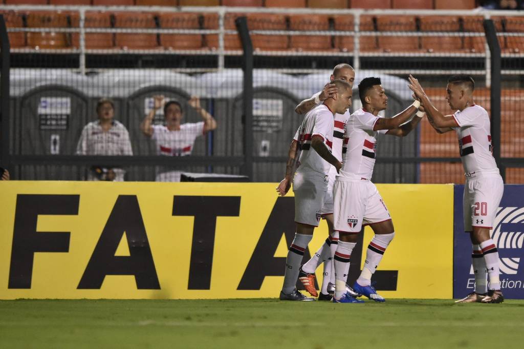 Rogério, jogador do São Paulo FC, comemora seu gol durante partida contra o Mogi Mirim, válida pela terceira rodada da primeira fase do Campeonato Paulista 2016.