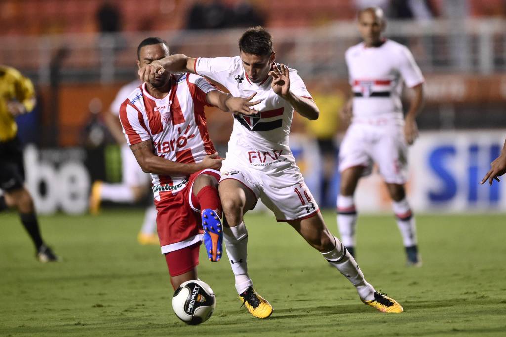 O argentino Calleri (D), jogador do São Paulo FC, durante partida contra o Mogi Mirim, válida pela terceira rodada da primeira fase do Campeonato Paulista 2016.
