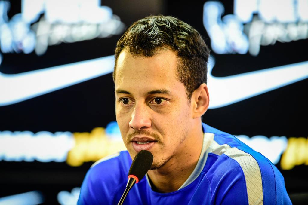 Rodriguinho foi um dos jogadores que falaram com a imprensa nesta quinta-feira (Foto: Fernando Dantas/Gazeta Press)