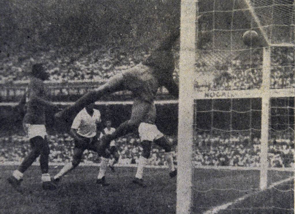 Tonho se esticou e não achou nada (foto: A Gazeta Esportiva)