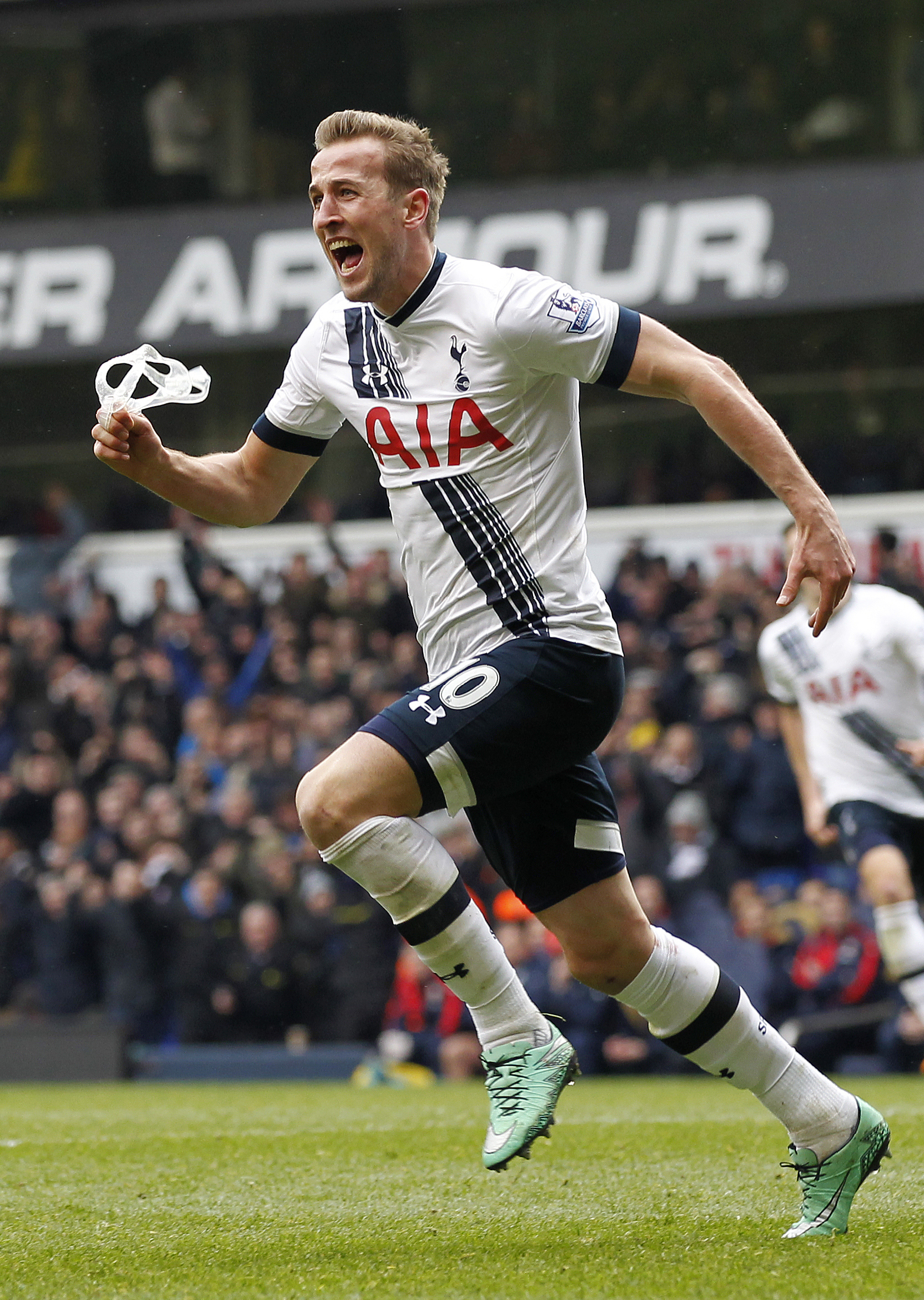 Hary Kane não conseguiu evitar o empate de sua equipe (Foto: Adrian Dennis/AFP)