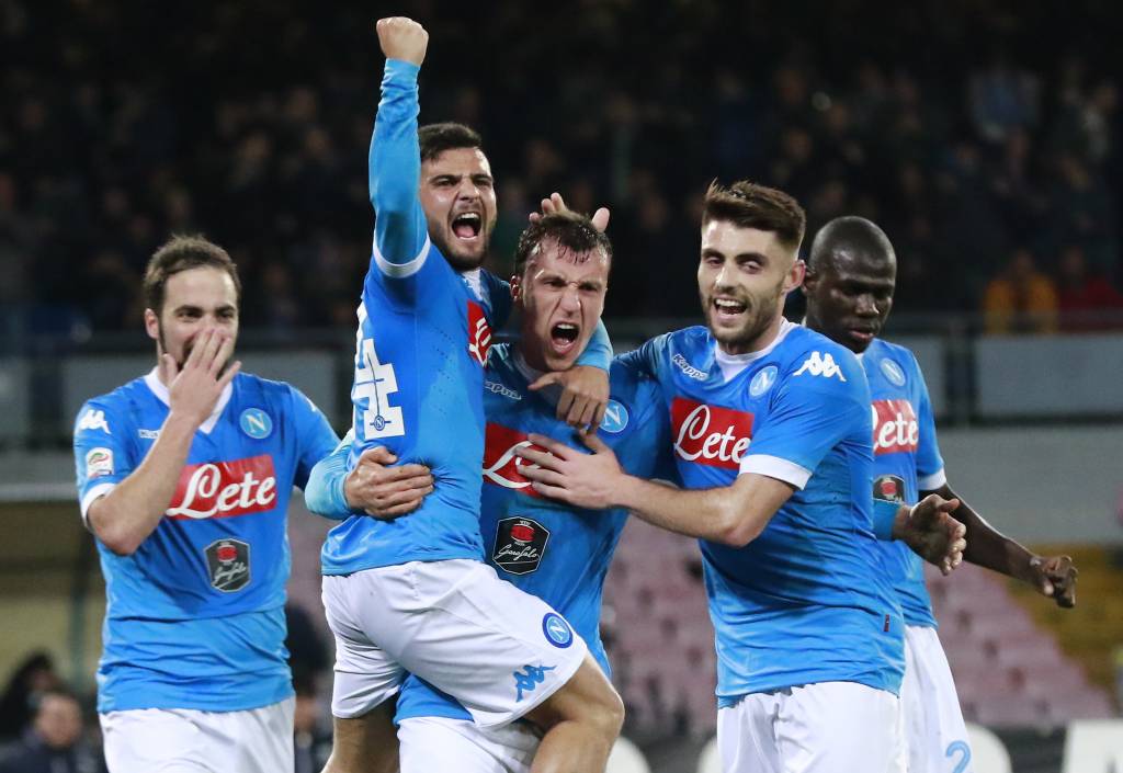 O Napoli venceu o Chievo  por 3 a 1, fora de casa (Foto: Carlo Hermann/AFP)