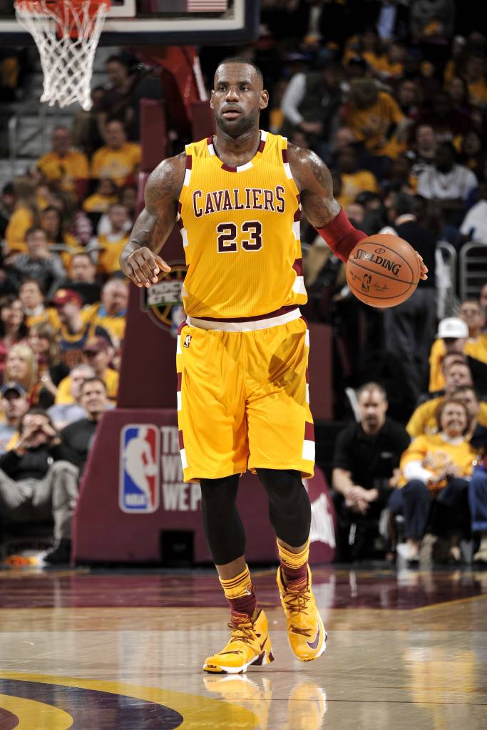 LeBron James ajudou o Cavs a vencer o Wizards (Foto: David Liam Kyle/NBAE via Getty Images/AFP)
