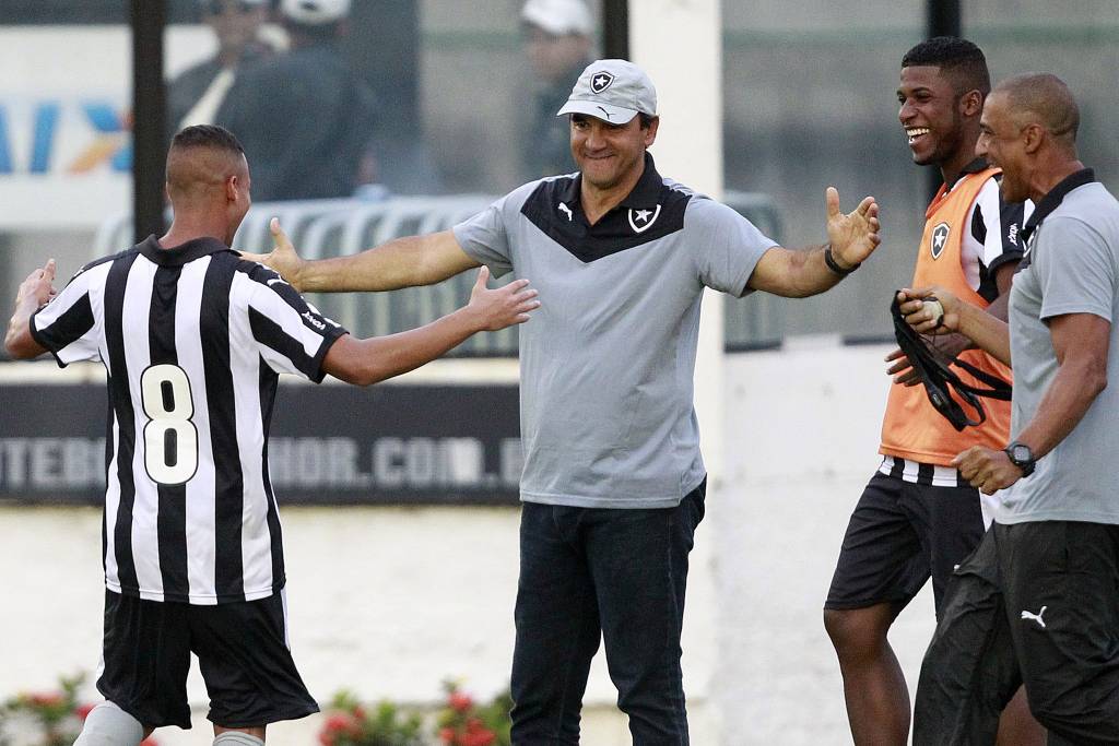 O técnico Ricardo Gomes aproveitou a partida contra o Boavista para observar jogadores (Foto: Vitor Silva/SSPress)