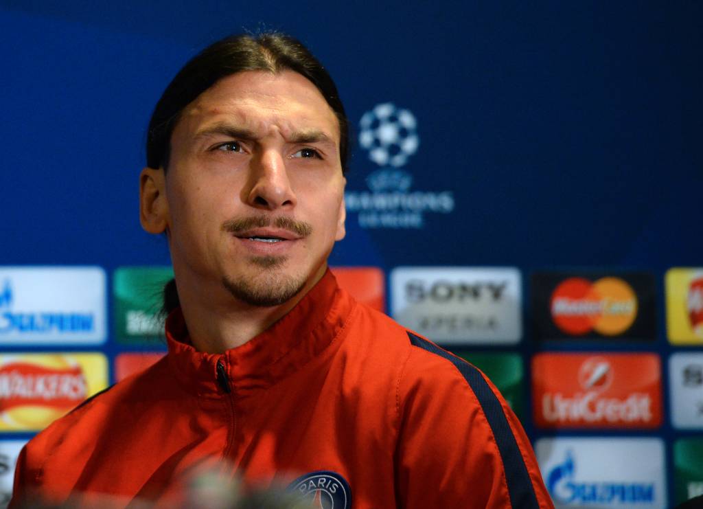 Polêmico mais uma vez, Ibra não perdoa nem o próprio time e esnoba história do PSG (Foto: Glyn Kirk/ AFP)