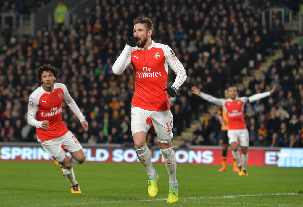 Giroud e Walcott marcam duas vezes e ajudam o Arsenal a passar para as quartas de final da Copa da Inglaterra (Foto: Paul Ellis/ AFP)