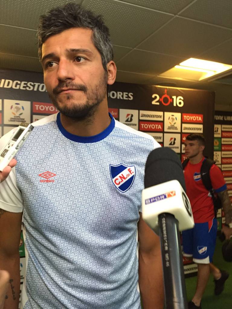 Ex-goleiro Gustavo Munúa treina o Nacional