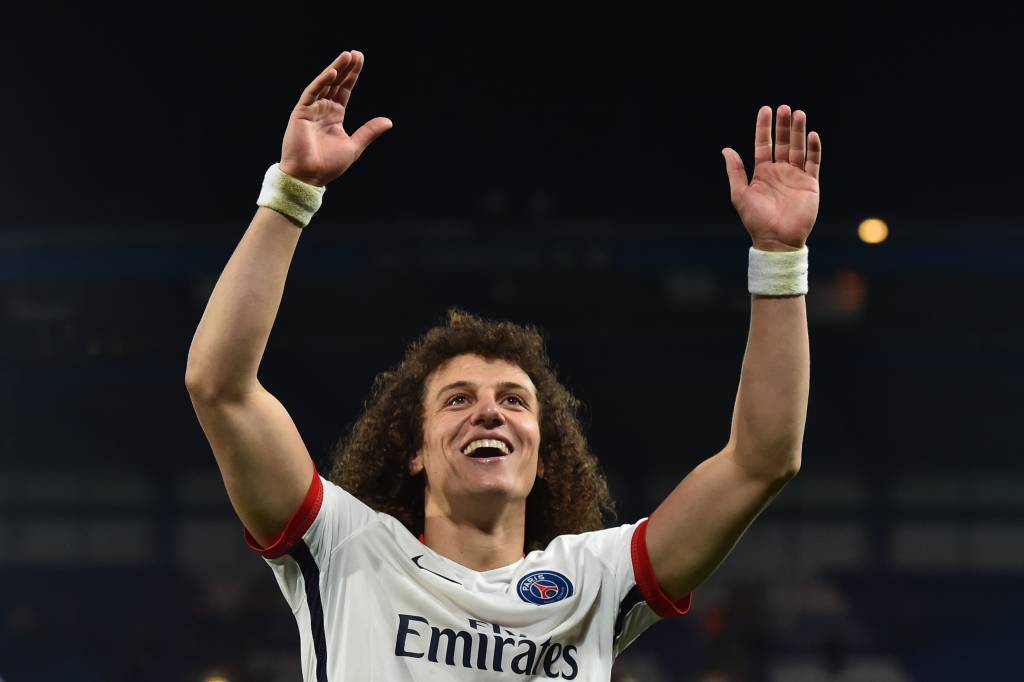 O zagueiro brasileiro David Luiz comemorou a classificação do PSG na Liga dos Campeões (Foto: Ben Stansall/AFP)