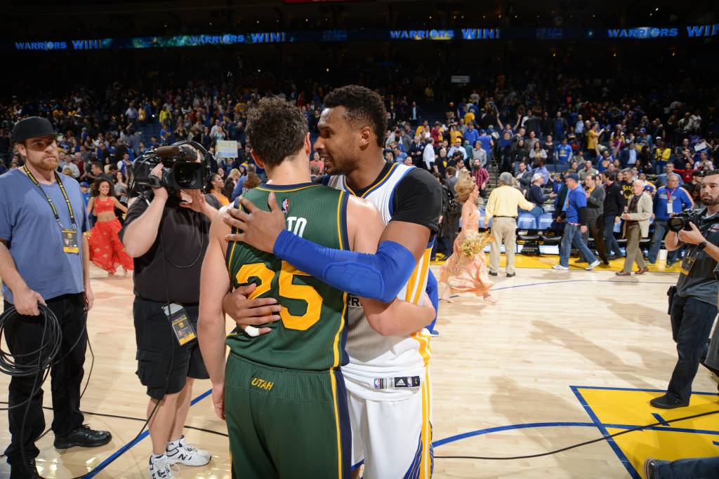 OAKLAND, CA - MARCH 9: Raul Neto #25 of the Utah Jazz hugs Leandro Barbosa #19 of the Golden State Warriors on March 9, 2016 at Oracle Arena in Oakland, California. NOTE TO USER: User expressly acknowledges and agrees that, by downloading and or using this photograph, user is consenting to the terms and conditions of Getty Images License Agreement. Mandatory Copyright Notice: Copyright 2016 NBAE   Noah Graham/NBAE via Getty Images/AFP