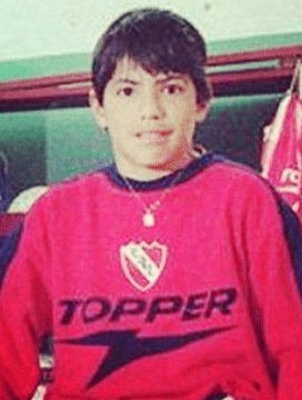 Aguero em seu início de carreira no Independiente (Foto: Reprodução)