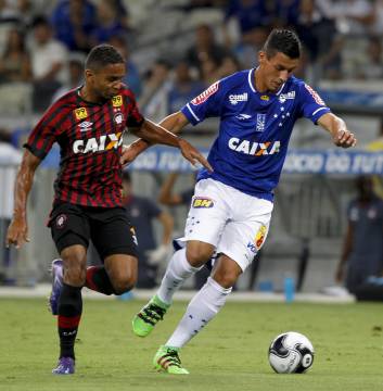 Volante estreou nessa quarta pelo Cruzeiro e foi um dos destaques da vitória sobre o Atlético-PR (Washington Alves/Light Press)