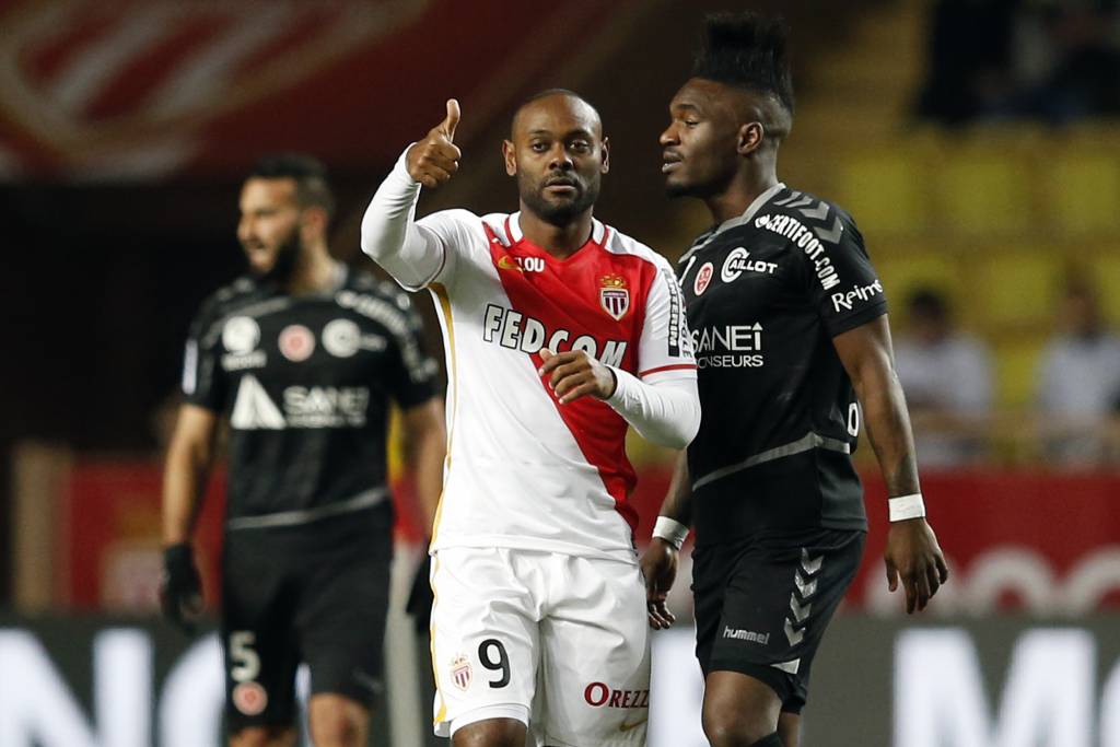 O brasileiro Vagner Love marcou os dois gols do Monaco no empate com o Reims (Foto: Valery Hache/AFP)