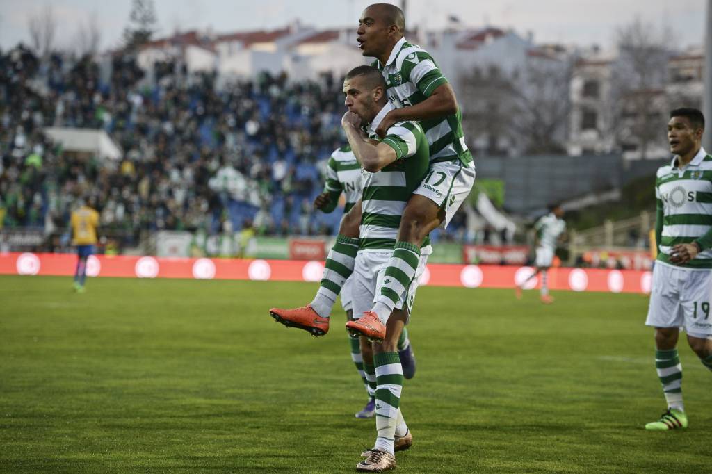 Sporting consegue vencer o Estoril, fora de casa, e assume temporariamente a liderança do Campeonato Português (Foto: Patricia De Melo Moreira/ AFP)