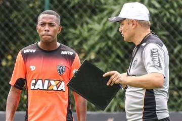 Aguirre utilizará um time alternativo e não poderá contar com Robinho (Bruno Cantini/CAM)