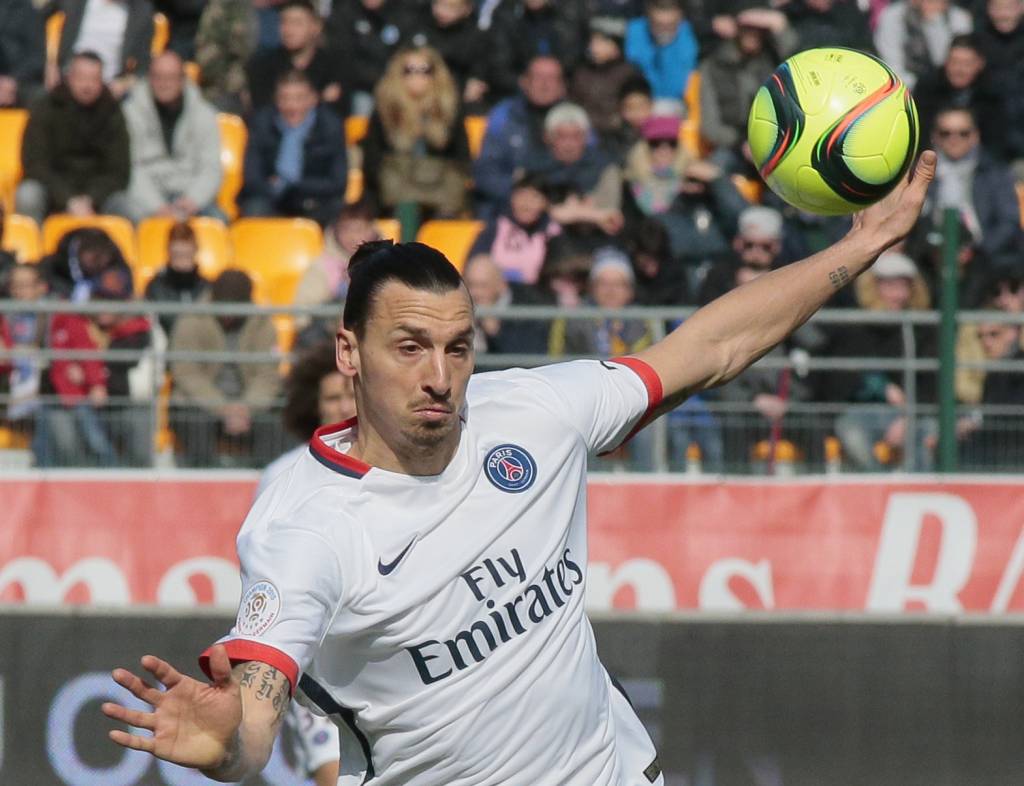 O sueco Ibrahimovic brincou sobre sua permanência no PSG para a próxima temporada (Foto: Jacques Demarthon/AFP)