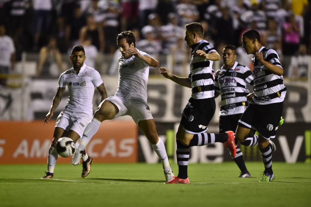 Serginho, assim como Lucas Lima, não conseguiu armar a equipe e foi vencido pela marcação do XV (Foto: Fernando Dantas/GazetaPress)