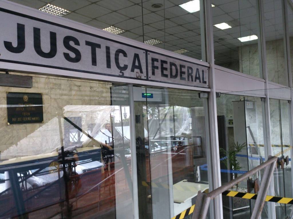 Odílio Rodriguez ficou por cerca de quatro horas depondo na Justiça Federal, em Santos (Foto: Tiago Salazar)