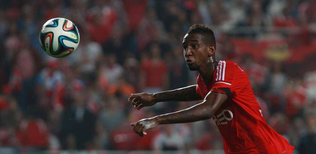 Talisca é flagrado dirigindo sem habilitação e é convidado a depor (Foto: Divulgação/Benfica)