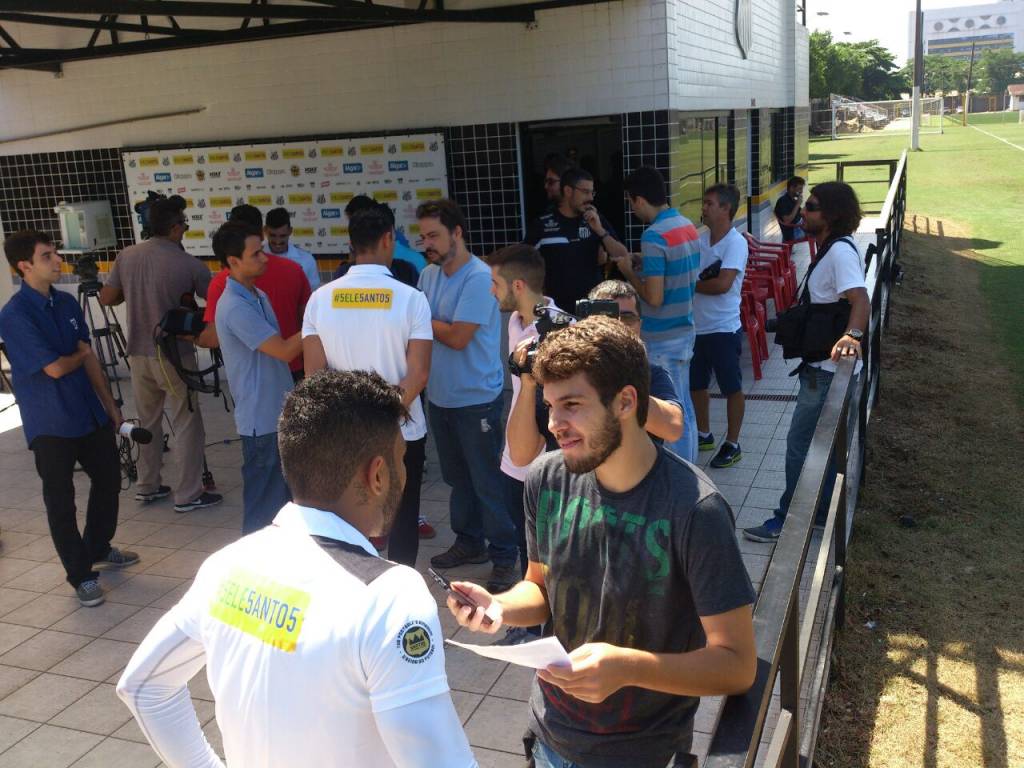 Os cinco convocados do Peixe atenderam a imprensa nesta sexta (Foto: Tiago Salazar)