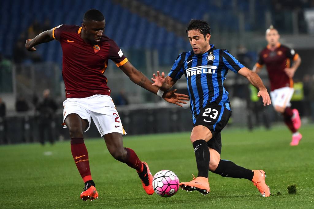 Roma e Inter não saíram do empate neste sábado (Foto: GABRIEL BOUYS / AFP)