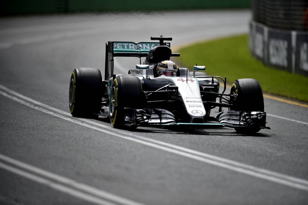 Britânico Lewis Hamilton garantiu a pole position para o GP da Austrália (Foto: Peter Parks/AFP)