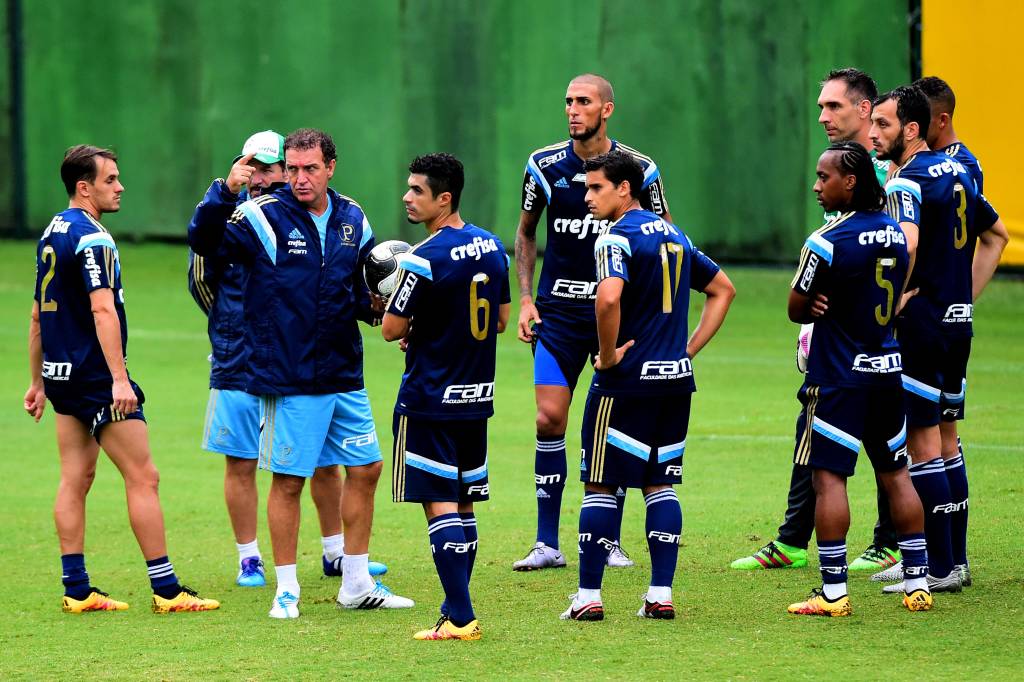 Em busca de primeira vitória, Cuca preparou série de mudanças (Foto: Sergio Barzaghi/Gazeta Press)