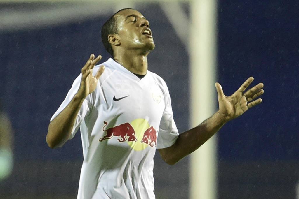 Roger, com passagem pelo Palmeiras, é a esperança de gols do Red Bull (Foto: Djalma Vassão/Gazeta Press)