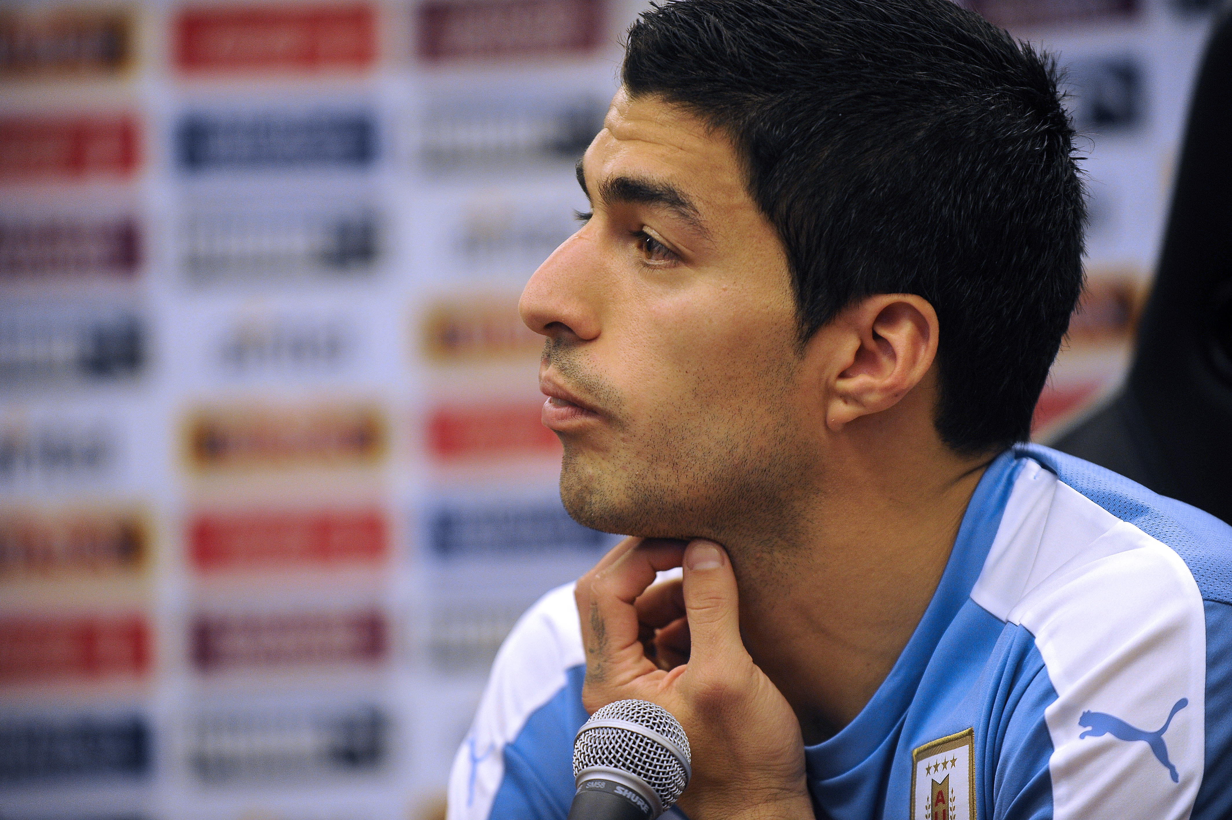 Uruguai contará com a volta oficial de Luis Suárez após quase dois anos suspenso (Foto: Miguel Rojo/AFP)