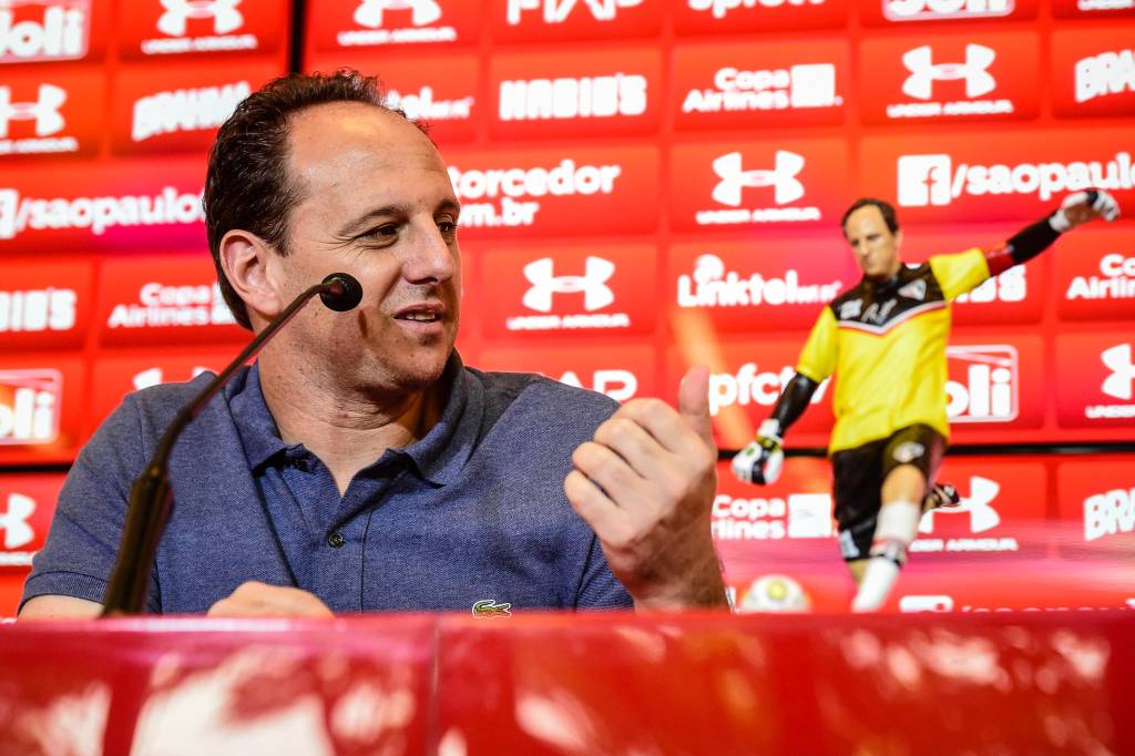 Rogério Ceni vê com bons olhos a oportunidade de fazer um estágio com Osorio na seleção do México (Foto: Fernando Dantas/Gazeta Press)