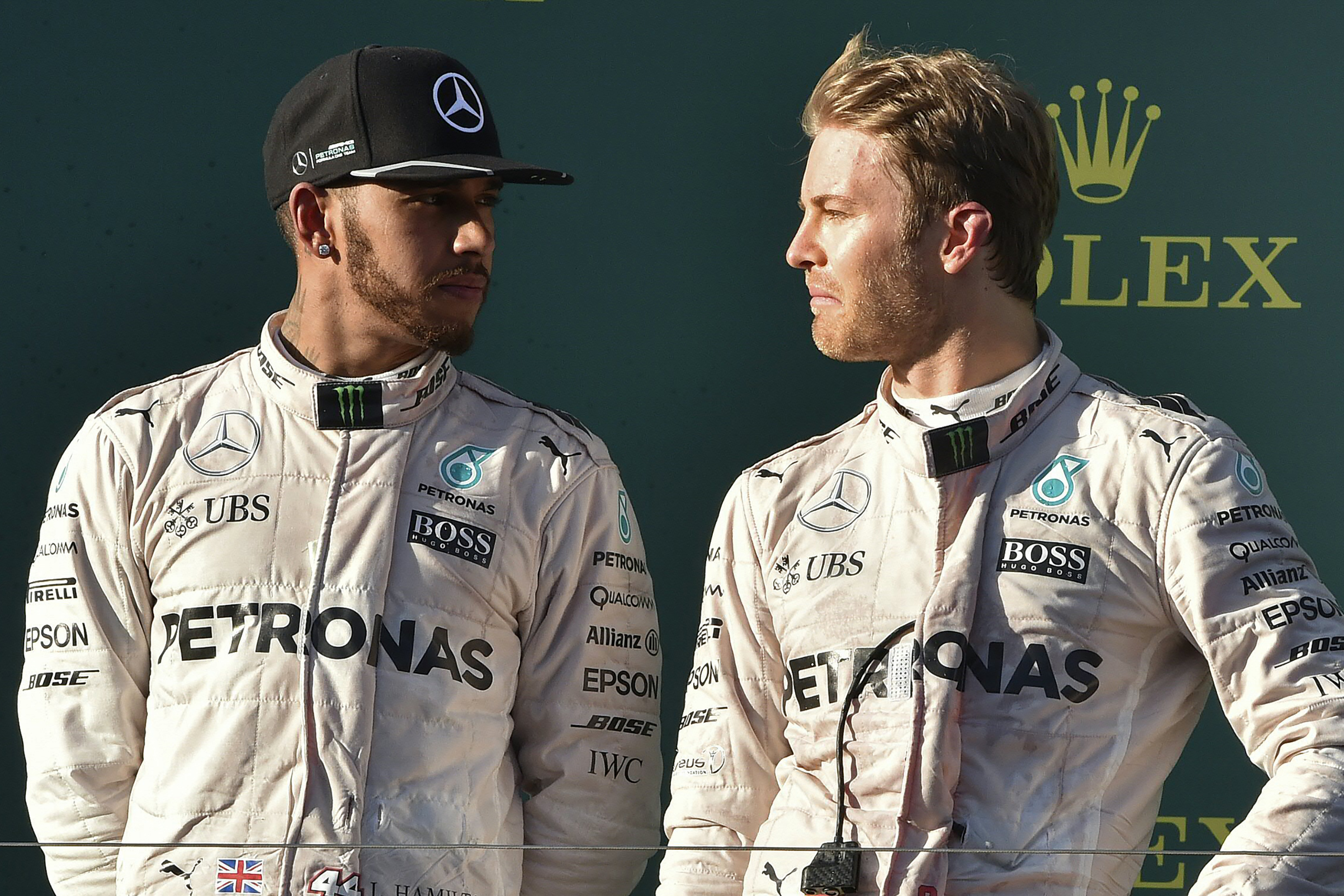 Pilotos da Mercedes rivalizam pelas primeiras posições do grid nesta temporada (Foto: SAEED KHAN/AFP)