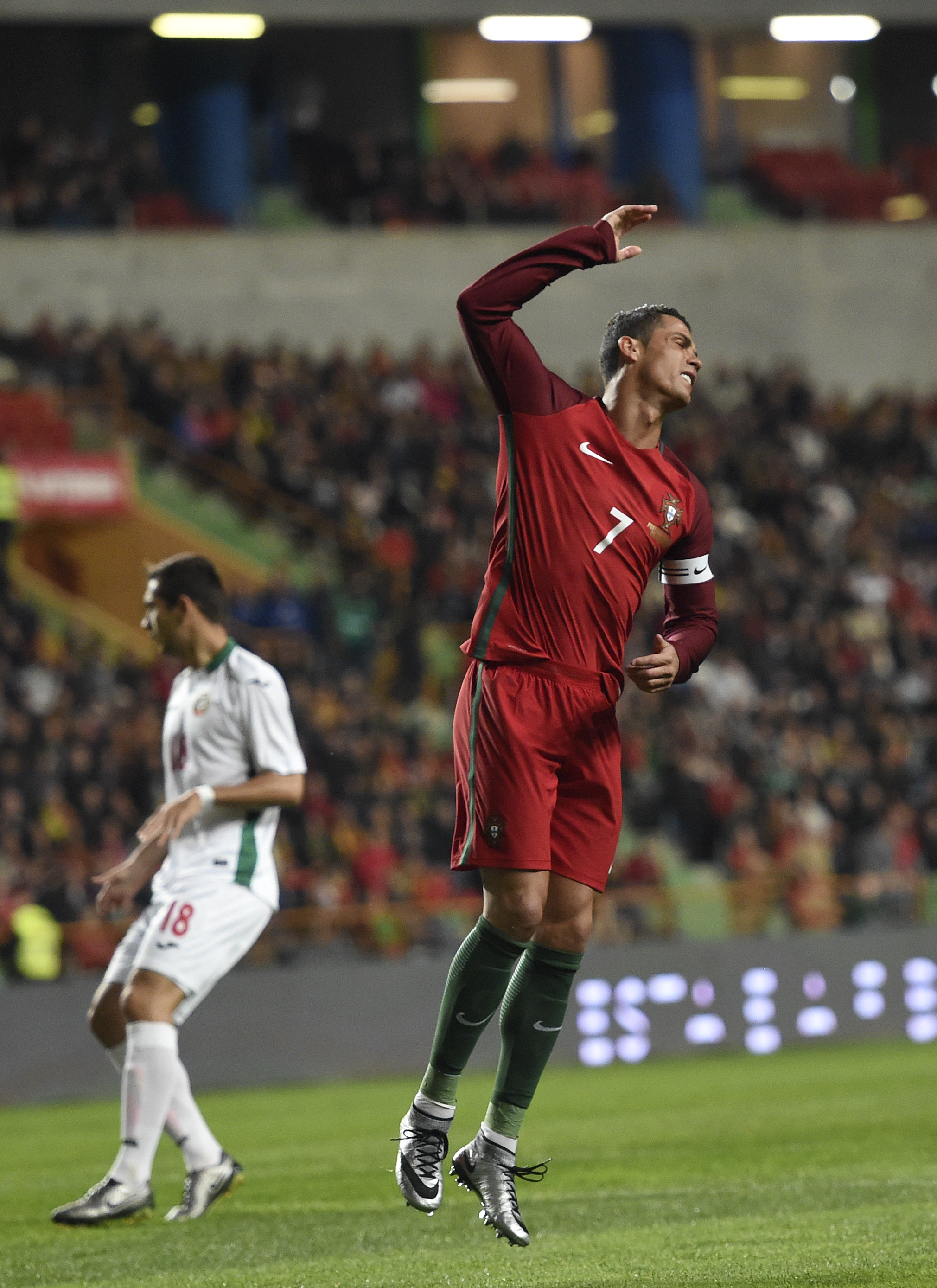 Cristiano Ronaldo perdeu pênalti e não conseguiu superar o goleiro Stoyanov. (Foto: Francisco Leong/AFP)