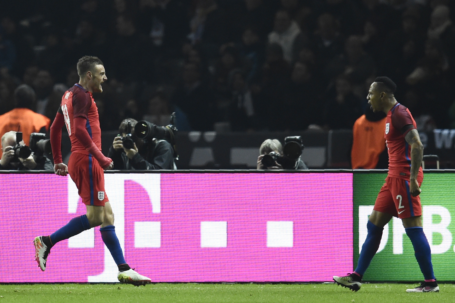 Vardy marcou um golaço no amistoso contra a Alemanha. (Foto: Odd Andersen/AFP)