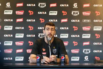 Para Pratto, atacantes precisam ser mais contundentes em clássicos (Bruno Cantini/CAM)