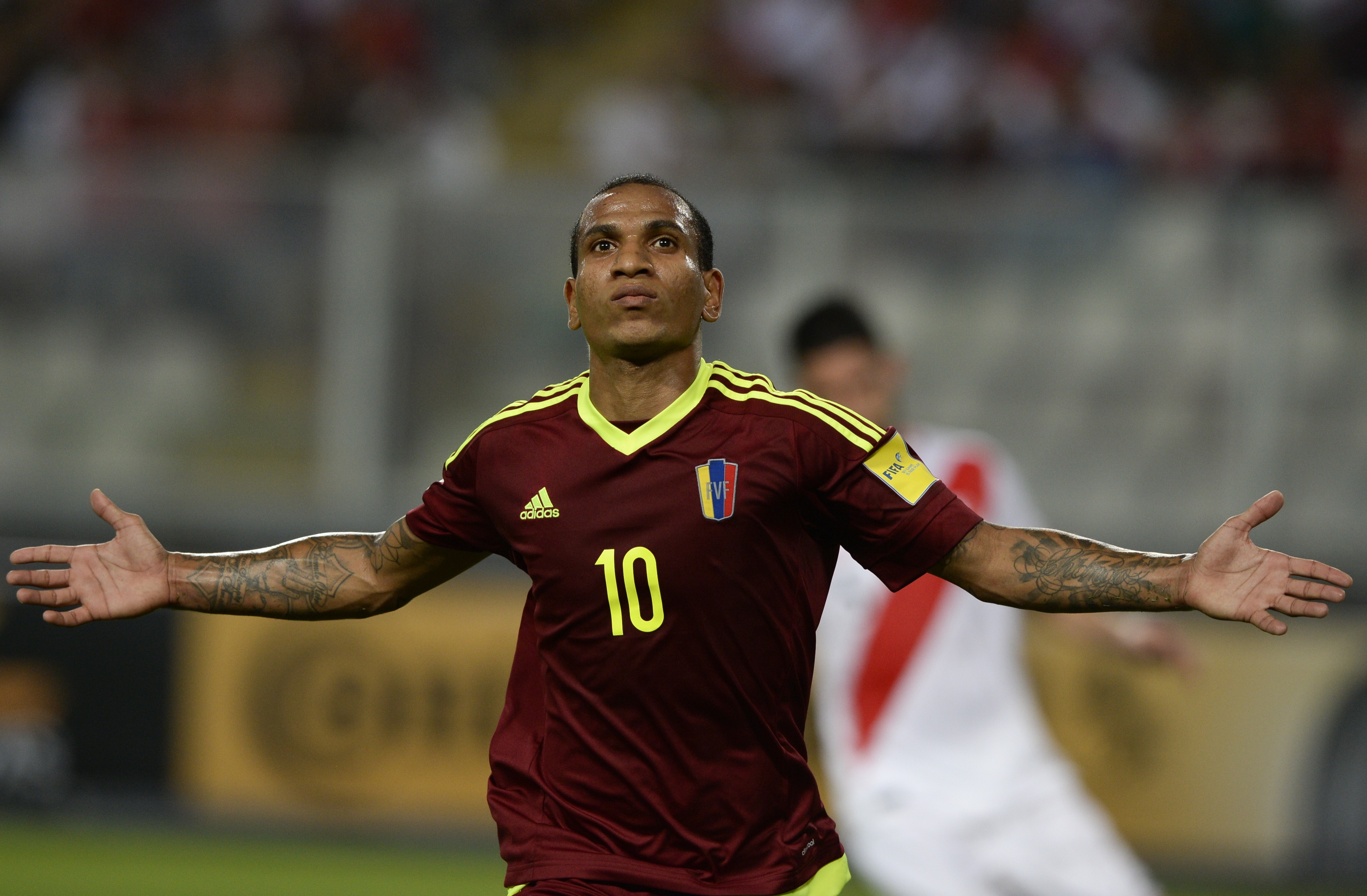 Venezuela's Romulo Otero celebrates after scoring a penalty against Peru during their Russia 2018 FIFA World Cup South American Qualifiers' football match, in Lima on March 24, 2016. AFP PHOTO / ERNESTO BENAVIDES / AFP / ERNESTO BENAVIDES