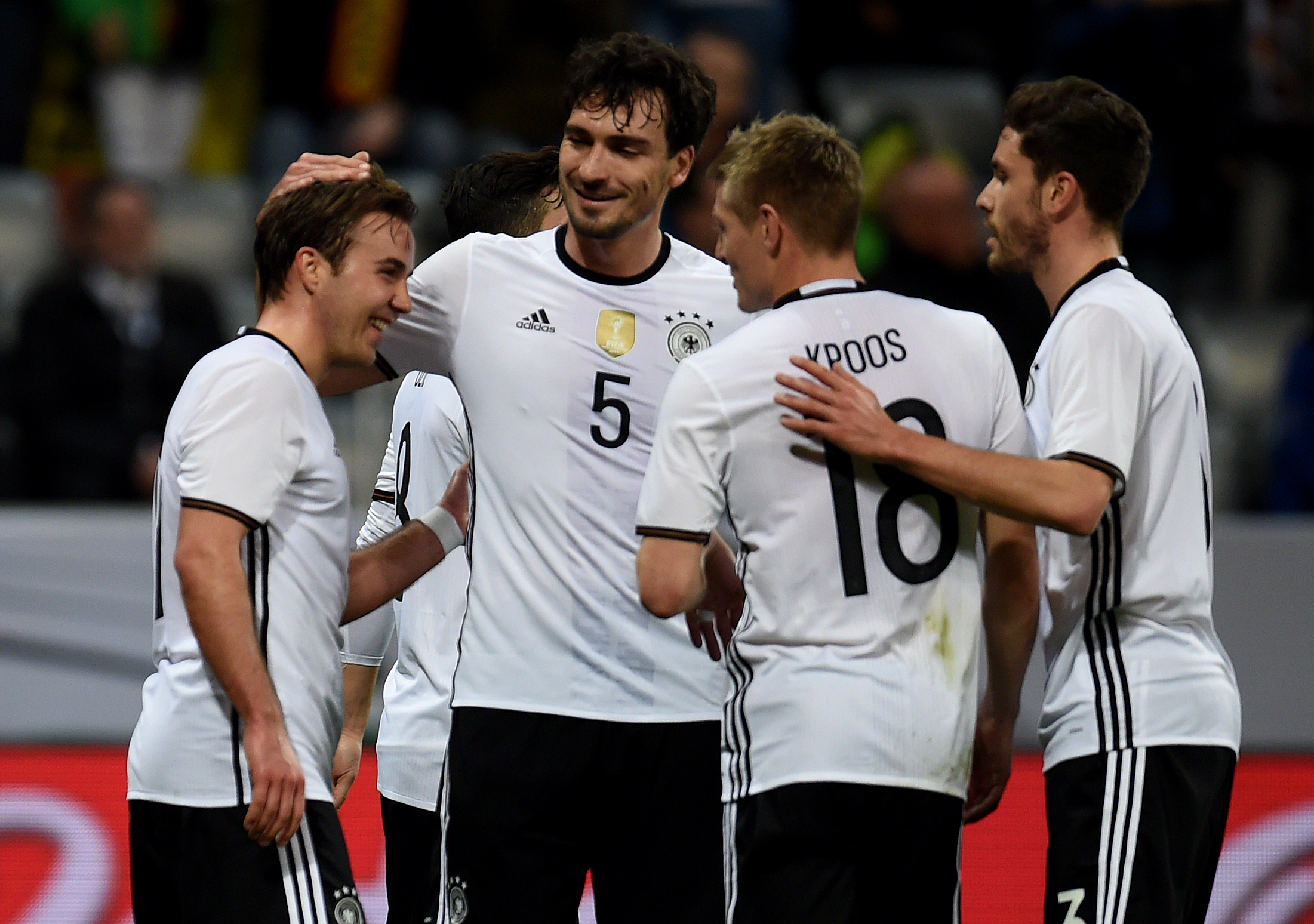 Germany's forward Mario Goetze (L) reacts with teammates after scoring during the friendly football match Germany vs Italy in Munich, southern Germany on March 29, 2016. / AFP / PATRIK STOLLARZ