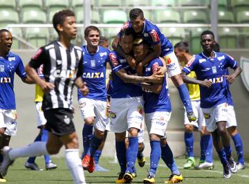 Para dirigentes, Cruzeiro venceu o clássico "na bola" (Washington Alves/Light Press)