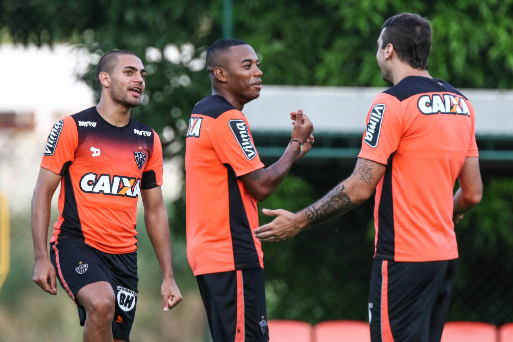 Com três volantes, Galo também terá trio ofensivo, formado por Clayton, Robinho e Pratto (Bruno Cantini/CAM)