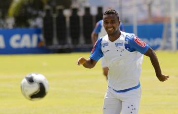Meia Elber será a novidade entre os titulares no domingo (Washington Alves/Light Press)