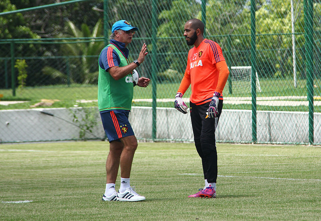 Falcão tem dúvidas no meio-campo (Foto: Williams Aguiar/Sport Club do Recife)