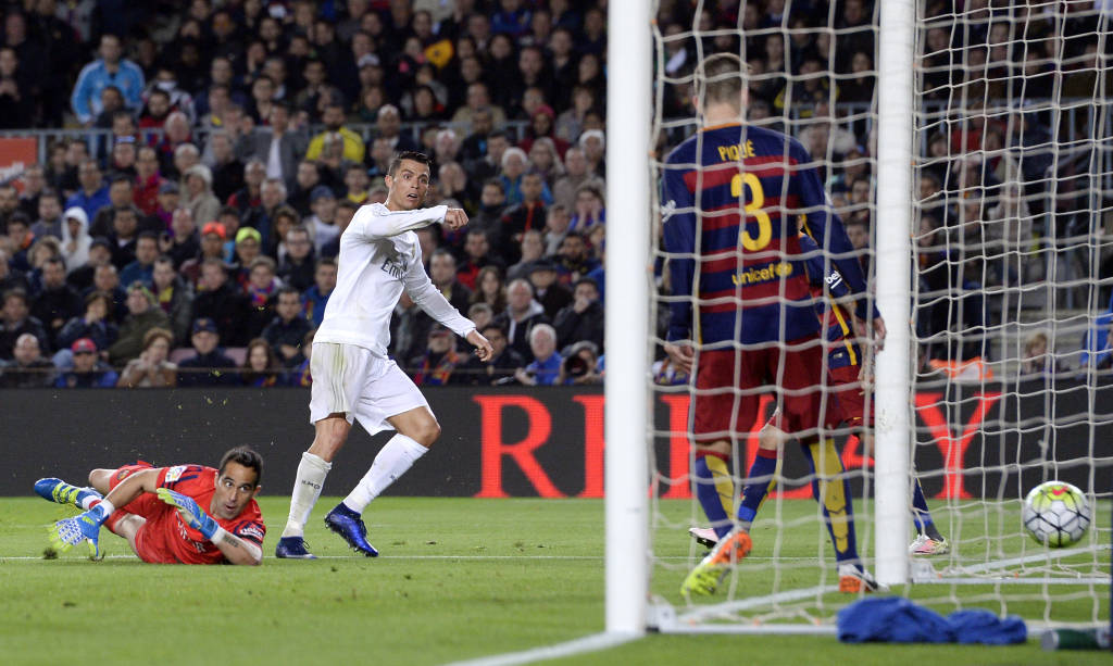 Cristiano Ronaldo definiu o placar no Camp Nou a seis minutos do final (foto: AFP)