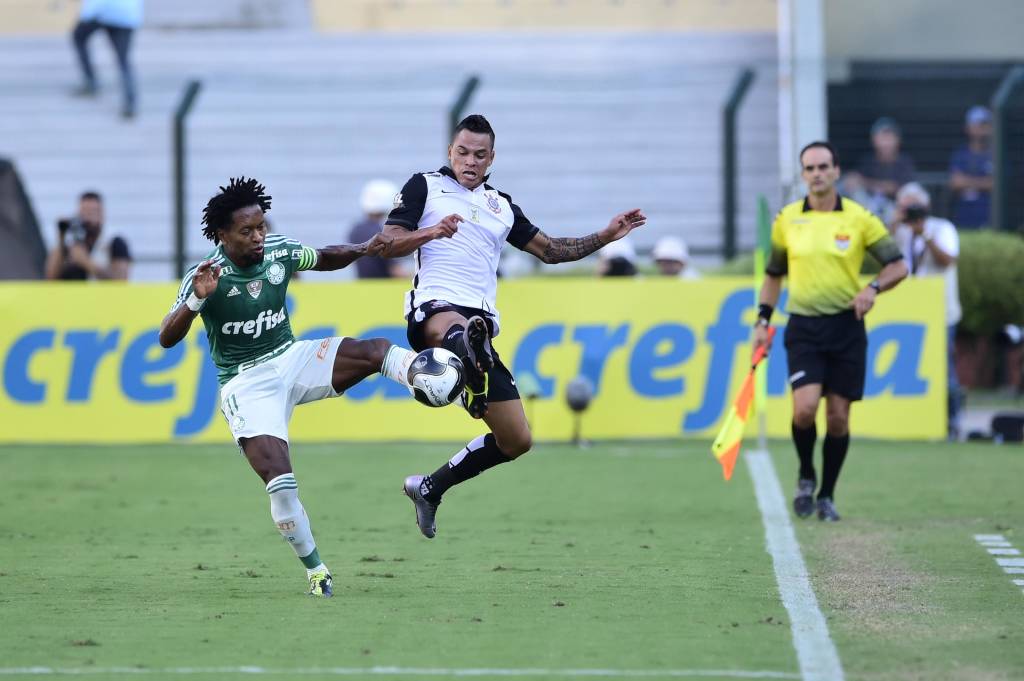 Maior parte das divididas foi vencida por jogadores de verde (foto: Fernando Dantas/Gazeta Press)