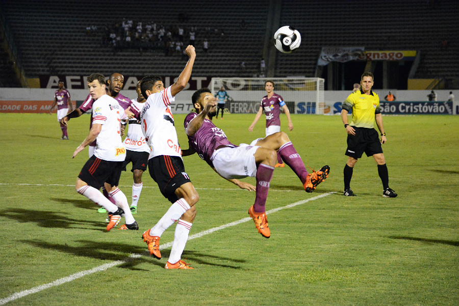 Com a derrota, Ferroviária vai para a última rodada do Estadual correndo risco de rebaixamento (foto: Leonardo Fermiano/AFE)