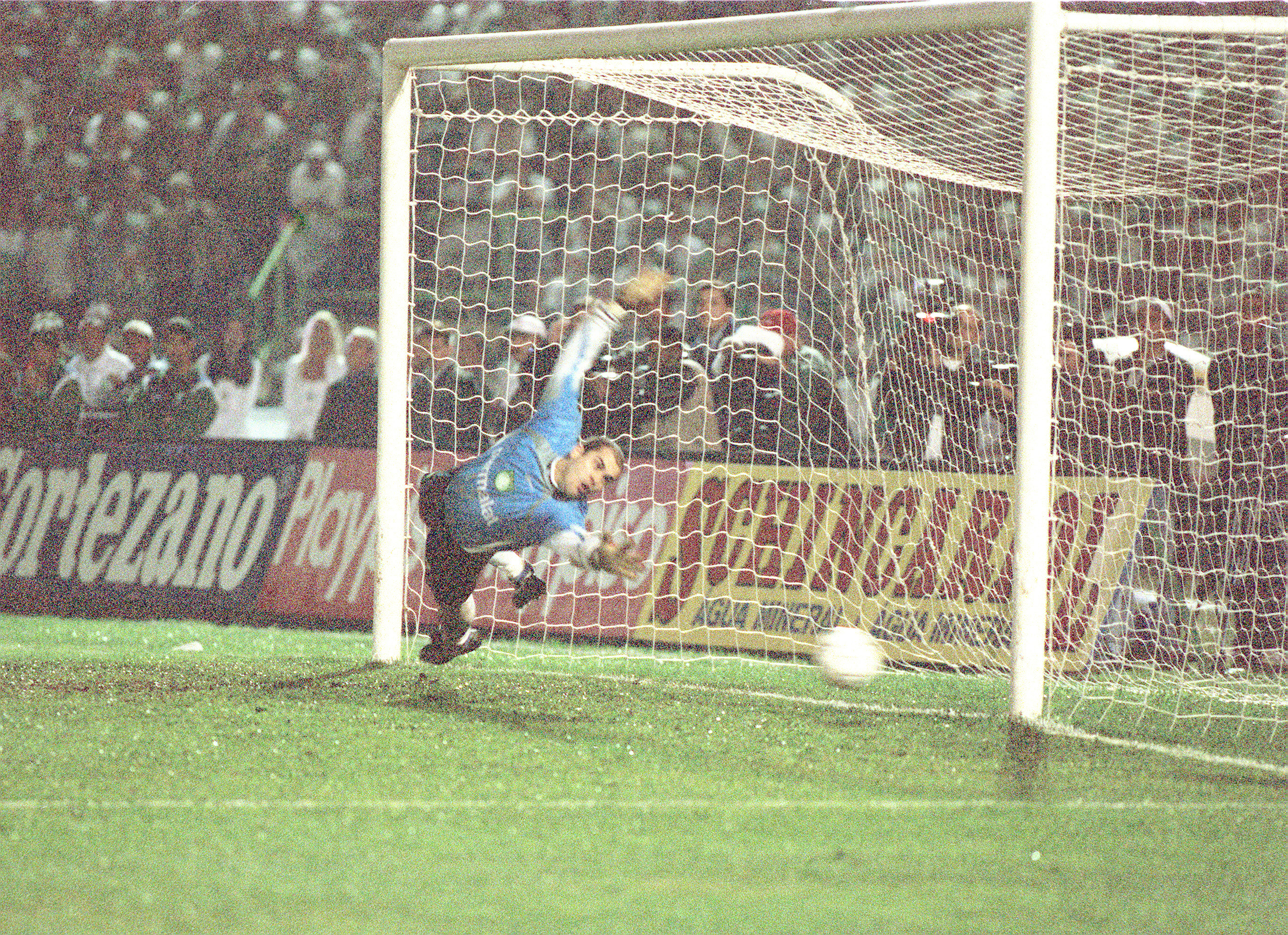 Título mais importante da história do Palmeiras, a Libertadores de 1999 foi escrita com Marcos nas penalidades (Foto: Acervo Gazeta Press)