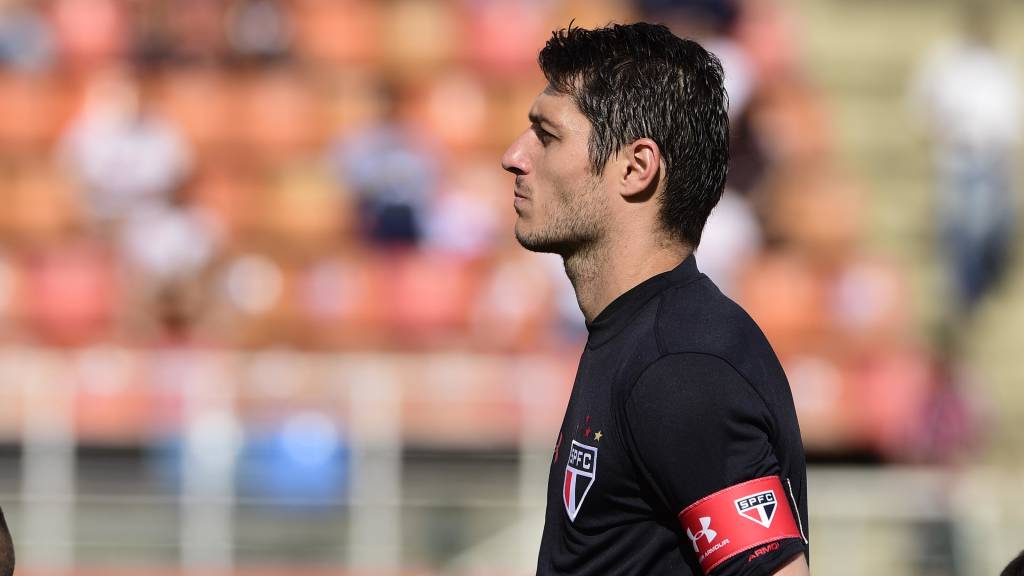 Denis,  goleiro do São Paulo FC, antes da partida contra o São Bernardo FC, válida pela oitava rodada da primeira fase do Campeonato Paulista 2016.