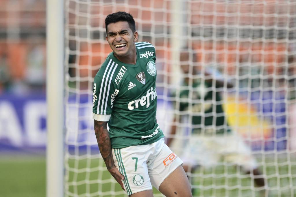 Atacante Dudu sente lesão durante clássico contra o Corinthians (Foto: Fernando Dantas/Gazeta Press)